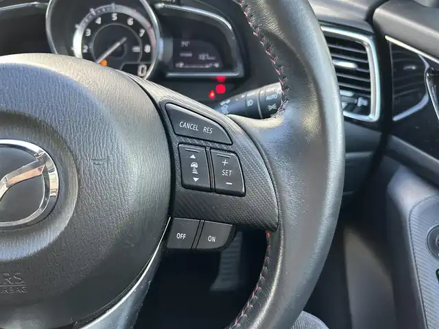 マツダ アクセラ スポーツ 20S ツーリング 埼玉県 2015(平27)年 1.7万km ソウルレッドプレミアムメタリック ワンオーナー/純正ナビオーディオ/(AM/FM/BT/AUX/USB)/バックカメラ/ETC/純正ETCボックス/RVM/LDWS/AFS/HBC/SCBS/バーグラアラームシステム/ヘッドアップディスプレイ/クルーズコントロール（追従無し）/前後ドライブレコーダー　/アイドリングストップ/オートライト/オートエアコン/プッシュスタートボタン/スマートキー×１/ステアリングスイッチ/USB入力端子/純正フロアマット/Auto exeフルスポイラー/Auto exe リアウィング/純正アルミ黒塗装/EXART マフラー/車両/ナビ 取扱説明書/保証書