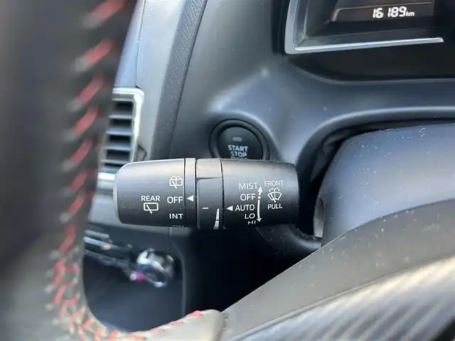 マツダ アクセラ スポーツ 20S ツーリング 埼玉県 2015(平27)年 1.7万km ソウルレッドプレミアムメタリック ワンオーナー/純正ナビオーディオ/(AM/FM/BT/AUX/USB)/バックカメラ/ETC/純正ETCボックス/RVM/LDWS/AFS/HBC/SCBS/バーグラアラームシステム/ヘッドアップディスプレイ/クルーズコントロール（追従無し）/前後ドライブレコーダー　/アイドリングストップ/オートライト/オートエアコン/プッシュスタートボタン/スマートキー×１/ステアリングスイッチ/USB入力端子/純正フロアマット/Auto exeフルスポイラー/Auto exe リアウィング/純正アルミ黒塗装/EXART マフラー/車両/ナビ 取扱説明書/保証書