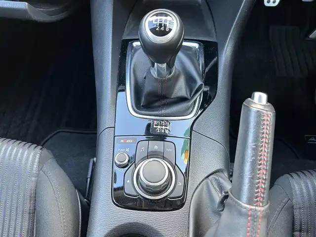 マツダ アクセラ スポーツ 20S ツーリング 埼玉県 2015(平27)年 1.7万km ソウルレッドプレミアムメタリック ワンオーナー/純正ナビオーディオ/(AM/FM/BT/AUX/USB)/バックカメラ/ETC/純正ETCボックス/RVM/LDWS/AFS/HBC/SCBS/バーグラアラームシステム/ヘッドアップディスプレイ/クルーズコントロール（追従無し）/前後ドライブレコーダー　/アイドリングストップ/オートライト/オートエアコン/プッシュスタートボタン/スマートキー×１/ステアリングスイッチ/USB入力端子/純正フロアマット/Auto exeフルスポイラー/Auto exe リアウィング/純正アルミ黒塗装/EXART マフラー/車両/ナビ 取扱説明書/保証書