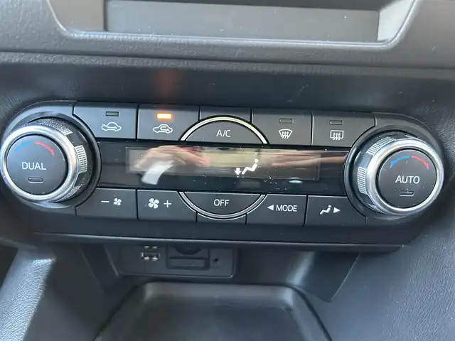 マツダ アクセラ スポーツ 20S ツーリング 埼玉県 2015(平27)年 1.7万km ソウルレッドプレミアムメタリック ワンオーナー/純正ナビオーディオ/(AM/FM/BT/AUX/USB)/バックカメラ/ETC/純正ETCボックス/RVM/LDWS/AFS/HBC/SCBS/バーグラアラームシステム/ヘッドアップディスプレイ/クルーズコントロール（追従無し）/前後ドライブレコーダー　/アイドリングストップ/オートライト/オートエアコン/プッシュスタートボタン/スマートキー×１/ステアリングスイッチ/USB入力端子/純正フロアマット/Auto exeフルスポイラー/Auto exe リアウィング/純正アルミ黒塗装/EXART マフラー/車両/ナビ 取扱説明書/保証書