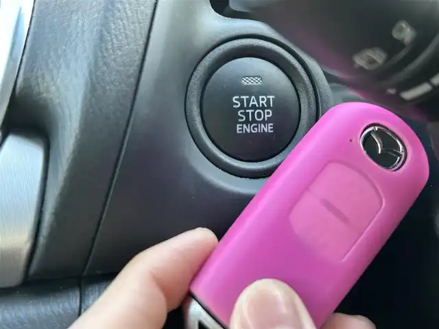 マツダ アクセラ スポーツ 20S ツーリング 埼玉県 2015(平27)年 1.7万km ソウルレッドプレミアムメタリック ワンオーナー/純正ナビオーディオ/(AM/FM/BT/AUX/USB)/バックカメラ/ETC/純正ETCボックス/RVM/LDWS/AFS/HBC/SCBS/バーグラアラームシステム/ヘッドアップディスプレイ/クルーズコントロール（追従無し）/前後ドライブレコーダー　/アイドリングストップ/オートライト/オートエアコン/プッシュスタートボタン/スマートキー×１/ステアリングスイッチ/USB入力端子/純正フロアマット/Auto exeフルスポイラー/Auto exe リアウィング/純正アルミ黒塗装/EXART マフラー/車両/ナビ 取扱説明書/保証書