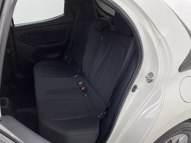 トヨタ ヤリス G 茨城県 2021(令3)年 2.9万km ホワイトパールクリスタルシャイン 純正ディスプレイオーディオナビ　バックモニター　衝突軽減ブレーキ　スマートキ―　プッシュスタート　ビルトインＥＴＣ　ＵＳＢ入力端子　車線逸脱警報装置　クリアランスソナー　ＬＥＤライト　オートハイビーム