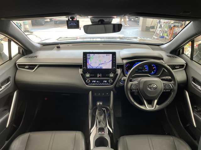 トヨタ カローラ クロス ハイブリッド Z 兵庫県 2021(令3)年 5.8万km アバンギャルドブロンズメタリック ・純正10.5インチディスプレイオーディオ/・Bluetooth/Apple car play/Android Auto/Miracast/・全方位カメラ/・Toyota Safety Sense/・プリクラッシュセーフティ/・レーントレーシングアシスト/・レーダークルーズコントロール（全車速追従機能付）/・オートマチックハイビーム/・ロードサインアシスト/・パーキングサポートブレーキ（前後方静止物）/・ブラインドスポットモニター/・パーキングサポートブレーキ（後方接近車両）/・車両接近通報装置/・先行車発進告知機能/・パワーバックドア/・ステアリングヒーター/・ハーフレザーシート/・前席シートヒーター/・運転席パワーシート/・寒冷地仕様/・前後ドライブレコーダー/・ルーフレール/・LEDヘッドライト/・フォグランプ/・純正アルミホイールタイヤ/・スマートキー/・スペアキー