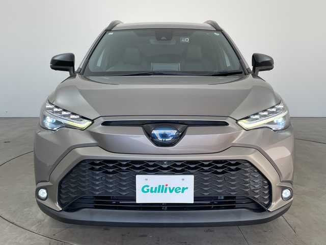 トヨタ カローラ クロス ハイブリッド Z 兵庫県 2021(令3)年 5.8万km アバンギャルドブロンズメタリック ・純正10.5インチディスプレイオーディオ/・Bluetooth/Apple car play/Android Auto/Miracast/・全方位カメラ/・Toyota Safety Sense/・プリクラッシュセーフティ/・レーントレーシングアシスト/・レーダークルーズコントロール（全車速追従機能付）/・オートマチックハイビーム/・ロードサインアシスト/・パーキングサポートブレーキ（前後方静止物）/・ブラインドスポットモニター/・パーキングサポートブレーキ（後方接近車両）/・車両接近通報装置/・先行車発進告知機能/・パワーバックドア/・ステアリングヒーター/・ハーフレザーシート/・前席シートヒーター/・運転席パワーシート/・寒冷地仕様/・前後ドライブレコーダー/・ルーフレール/・LEDヘッドライト/・フォグランプ/・純正アルミホイールタイヤ/・スマートキー/・スペアキー