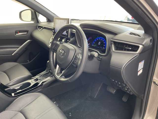 トヨタ カローラ クロス ハイブリッド Z 兵庫県 2021(令3)年 5.8万km アバンギャルドブロンズメタリック ・純正10.5インチディスプレイオーディオ/・Bluetooth/Apple car play/Android Auto/Miracast/・全方位カメラ/・Toyota Safety Sense/・プリクラッシュセーフティ/・レーントレーシングアシスト/・レーダークルーズコントロール（全車速追従機能付）/・オートマチックハイビーム/・ロードサインアシスト/・パーキングサポートブレーキ（前後方静止物）/・ブラインドスポットモニター/・パーキングサポートブレーキ（後方接近車両）/・車両接近通報装置/・先行車発進告知機能/・パワーバックドア/・ステアリングヒーター/・ハーフレザーシート/・前席シートヒーター/・運転席パワーシート/・寒冷地仕様/・前後ドライブレコーダー/・ルーフレール/・LEDヘッドライト/・フォグランプ/・純正アルミホイールタイヤ/・スマートキー/・スペアキー