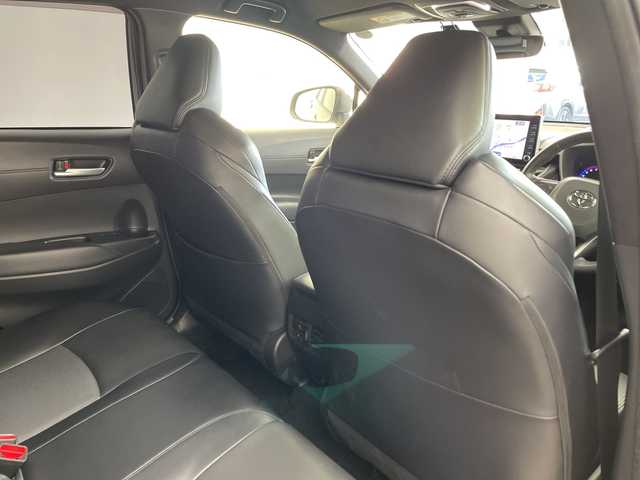 トヨタ カローラ クロス ハイブリッド Z 兵庫県 2021(令3)年 5.8万km アバンギャルドブロンズメタリック ・純正10.5インチディスプレイオーディオ/・Bluetooth/Apple car play/Android Auto/Miracast/・全方位カメラ/・Toyota Safety Sense/・プリクラッシュセーフティ/・レーントレーシングアシスト/・レーダークルーズコントロール（全車速追従機能付）/・オートマチックハイビーム/・ロードサインアシスト/・パーキングサポートブレーキ（前後方静止物）/・ブラインドスポットモニター/・パーキングサポートブレーキ（後方接近車両）/・車両接近通報装置/・先行車発進告知機能/・パワーバックドア/・ステアリングヒーター/・ハーフレザーシート/・前席シートヒーター/・運転席パワーシート/・寒冷地仕様/・前後ドライブレコーダー/・ルーフレール/・LEDヘッドライト/・フォグランプ/・純正アルミホイールタイヤ/・スマートキー/・スペアキー