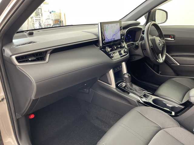 トヨタ カローラ クロス ハイブリッド Z 兵庫県 2021(令3)年 5.8万km アバンギャルドブロンズメタリック ・純正10.5インチディスプレイオーディオ/・Bluetooth/Apple car play/Android Auto/Miracast/・全方位カメラ/・Toyota Safety Sense/・プリクラッシュセーフティ/・レーントレーシングアシスト/・レーダークルーズコントロール（全車速追従機能付）/・オートマチックハイビーム/・ロードサインアシスト/・パーキングサポートブレーキ（前後方静止物）/・ブラインドスポットモニター/・パーキングサポートブレーキ（後方接近車両）/・車両接近通報装置/・先行車発進告知機能/・パワーバックドア/・ステアリングヒーター/・ハーフレザーシート/・前席シートヒーター/・運転席パワーシート/・寒冷地仕様/・前後ドライブレコーダー/・ルーフレール/・LEDヘッドライト/・フォグランプ/・純正アルミホイールタイヤ/・スマートキー/・スペアキー