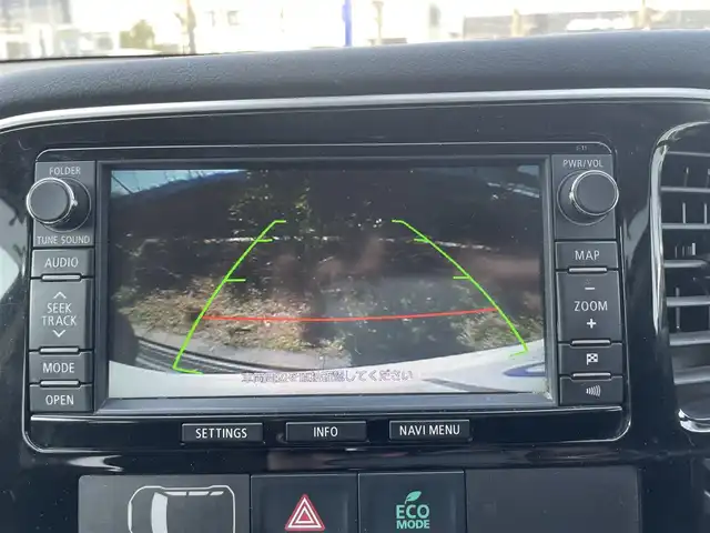 三菱 アウトランダー ＰＨＥＶ G ナビパッケージ 東京都 2014(平26)年 8.2万km シルキーホワイト (株)IDOMが運営する【じしゃロン昭島店】の自社ローン専用車両になります。こちらは現金またはオートローンご利用時の価格です。自社ローンご希望の方は別途その旨お申付け下さい