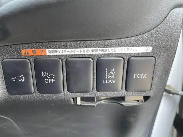 三菱 アウトランダー ＰＨＥＶ G ナビパッケージ 東京都 2014(平26)年 8.2万km シルキーホワイト (株)IDOMが運営する【じしゃロン昭島店】の自社ローン専用車両になります。こちらは現金またはオートローンご利用時の価格です。自社ローンご希望の方は別途その旨お申付け下さい