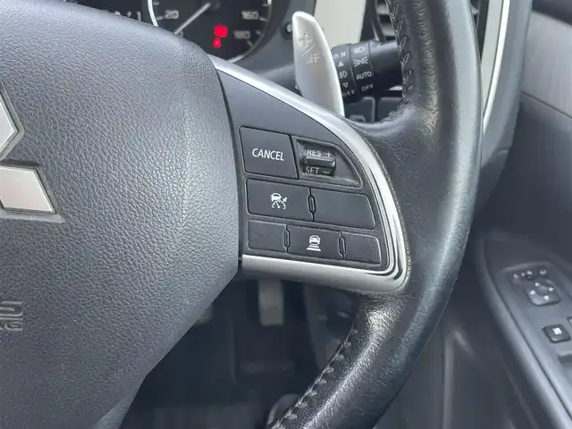 三菱 アウトランダー ＰＨＥＶ G ナビパッケージ 東京都 2014(平26)年 8.2万km シルキーホワイト (株)IDOMが運営する【じしゃロン昭島店】の自社ローン専用車両になります。こちらは現金またはオートローンご利用時の価格です。自社ローンご希望の方は別途その旨お申付け下さい