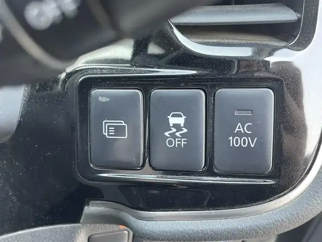 三菱 アウトランダー ＰＨＥＶ G ナビパッケージ 東京都 2014(平26)年 8.2万km シルキーホワイト (株)IDOMが運営する【じしゃロン昭島店】の自社ローン専用車両になります。こちらは現金またはオートローンご利用時の価格です。自社ローンご希望の方は別途その旨お申付け下さい