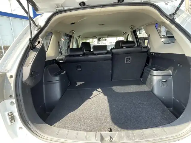 三菱 アウトランダー ＰＨＥＶ G ナビパッケージ 東京都 2014(平26)年 8.2万km シルキーホワイト (株)IDOMが運営する【じしゃロン昭島店】の自社ローン専用車両になります。こちらは現金またはオートローンご利用時の価格です。自社ローンご希望の方は別途その旨お申付け下さい