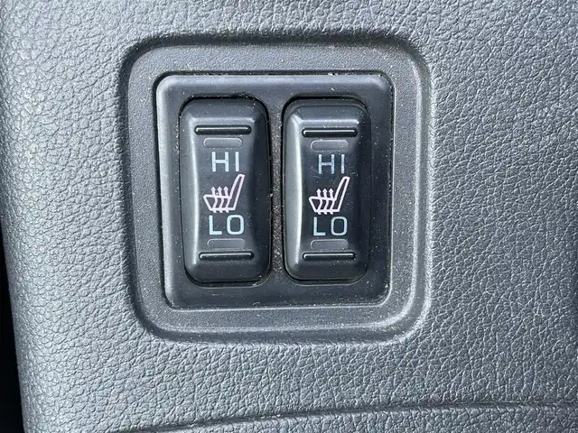 三菱 アウトランダー ＰＨＥＶ G ナビパッケージ 東京都 2014(平26)年 8.2万km シルキーホワイト (株)IDOMが運営する【じしゃロン昭島店】の自社ローン専用車両になります。こちらは現金またはオートローンご利用時の価格です。自社ローンご希望の方は別途その旨お申付け下さい