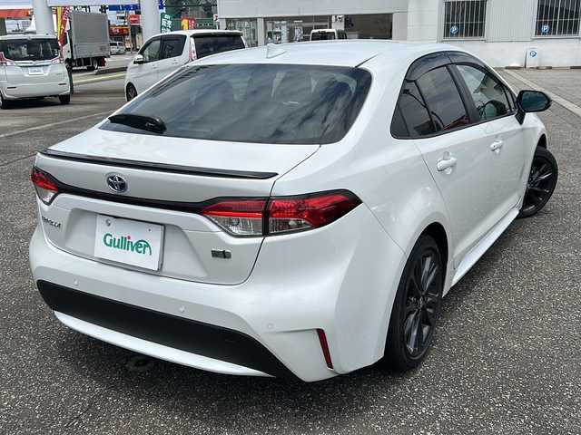 トヨタ カローラ ハイブリット ダブルバイビー 富山県 2023(令5)年 0.4万km プラチナホワイトパールマイカ ワンオーナー/スマートキー（２本）/ハーフレザーシート/4WD/メーカーオプションナビ/衝突安全ブレーキ/フルセグTV/Bluetooth/ビルトインETC2.0/純正17インチAW/ACC/レーンキープアシスト/シートヒーター（D/N）/LEDヘッドライト/フォグランプ/純正フロアマット/純正ドアバイザー/横滑り防止装置/電動パーキングブレーキ/電動格納ウィンカーミラー/ハンドルヒーター/ブラインドスポットモニター/モデリスタスカッフプレート