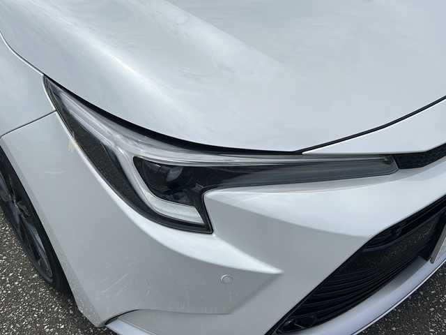 トヨタ カローラ ハイブリット ダブルバイビー 富山県 2023(令5)年 0.4万km プラチナホワイトパールマイカ ワンオーナー/スマートキー（２本）/ハーフレザーシート/4WD/メーカーオプションナビ/衝突安全ブレーキ/フルセグTV/Bluetooth/ビルトインETC2.0/純正17インチAW/ACC/レーンキープアシスト/シートヒーター（D/N）/LEDヘッドライト/フォグランプ/純正フロアマット/純正ドアバイザー/横滑り防止装置/電動パーキングブレーキ/電動格納ウィンカーミラー/ハンドルヒーター/ブラインドスポットモニター/モデリスタスカッフプレート