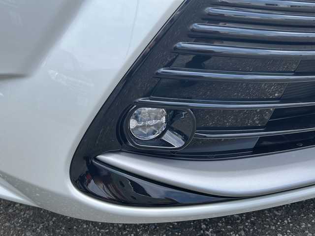 トヨタ カローラ ハイブリット ダブルバイビー 富山県 2023(令5)年 0.4万km プラチナホワイトパールマイカ ワンオーナー/スマートキー（２本）/ハーフレザーシート/4WD/メーカーオプションナビ/衝突安全ブレーキ/フルセグTV/Bluetooth/ビルトインETC2.0/純正17インチAW/ACC/レーンキープアシスト/シートヒーター（D/N）/LEDヘッドライト/フォグランプ/純正フロアマット/純正ドアバイザー/横滑り防止装置/電動パーキングブレーキ/電動格納ウィンカーミラー/ハンドルヒーター/ブラインドスポットモニター/モデリスタスカッフプレート