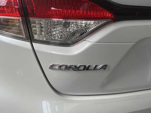 トヨタ カローラ ハイブリット ダブルバイビー 富山県 2023(令5)年 0.4万km プラチナホワイトパールマイカ ワンオーナー/スマートキー（２本）/ハーフレザーシート/4WD/メーカーオプションナビ/衝突安全ブレーキ/フルセグTV/Bluetooth/ビルトインETC2.0/純正17インチAW/ACC/レーンキープアシスト/シートヒーター（D/N）/LEDヘッドライト/フォグランプ/純正フロアマット/純正ドアバイザー/横滑り防止装置/電動パーキングブレーキ/電動格納ウィンカーミラー/ハンドルヒーター/ブラインドスポットモニター/モデリスタスカッフプレート