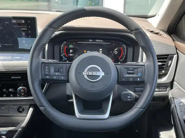日産 エクストレイル G e－4ORCE 香川県 2023(令5)年 1.8万km ダイヤモンドブラック プロパイロット/純正12.3インチナビ/BOSE/アラウンドビュー/バックカメラ/レザーシート/パワーシート/シートヒーター/革巻きステアリング/ステアリングヒーター/ステアリングリモコン/パーキングアシスト/LEDライト/パワーバックドア/ワイヤレス充電/AC充電/電動パーキング/スマートキー/プッシュスタート