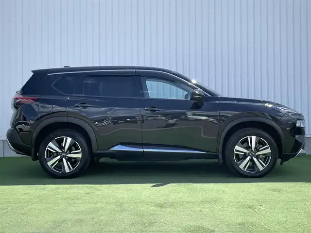 日産 エクストレイル G e－4ORCE 香川県 2023(令5)年 1.8万km ダイヤモンドブラック プロパイロット/純正12.3インチナビ/BOSE/アラウンドビュー/バックカメラ/レザーシート/パワーシート/シートヒーター/革巻きステアリング/ステアリングヒーター/ステアリングリモコン/パーキングアシスト/LEDライト/パワーバックドア/ワイヤレス充電/AC充電/電動パーキング/スマートキー/プッシュスタート