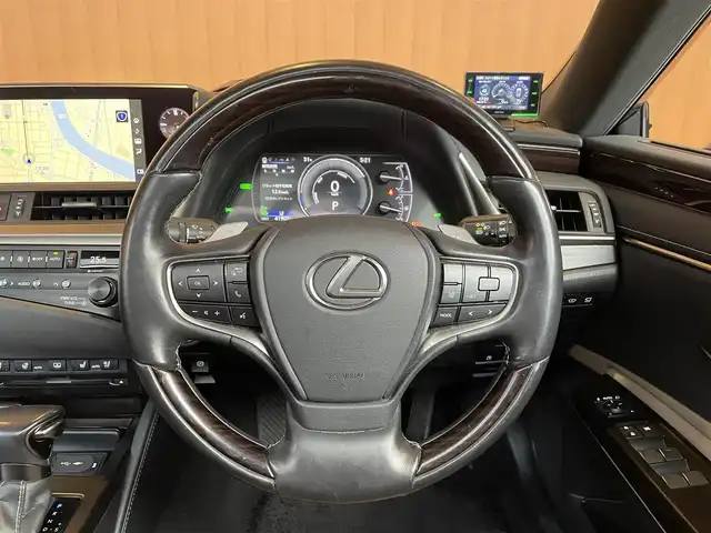 レクサス ＥＳ 300h バージョンL 愛知県 2019(令1)年 4.2万km ソニックチタニウム サンルーフ/TRDエアロ/・フロントアンダー サイド リア/三眼LEDヘッドライ/ 茶革シート/シートヒーター/シートベンチレーション/純正ナビ/フルセグTV/360度カメラ/Bluetooth/ACC/BSM/純正18インチアルミ/ETC
