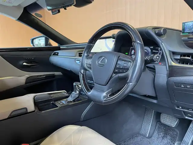 レクサス ＥＳ 300h バージョンL 愛知県 2019(令1)年 4.2万km ソニックチタニウム サンルーフ/TRDエアロ/・フロントアンダー サイド リア/三眼LEDヘッドライ/ 茶革シート/シートヒーター/シートベンチレーション/純正ナビ/フルセグTV/360度カメラ/Bluetooth/ACC/BSM/純正18インチアルミ/ETC