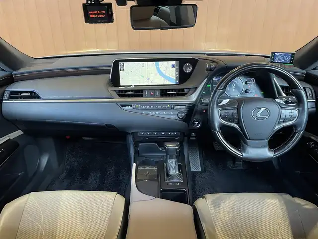 レクサス ＥＳ 300h バージョンL 愛知県 2019(令1)年 4.2万km ソニックチタニウム サンルーフ/TRDエアロ/・フロントアンダー サイド リア/三眼LEDヘッドライ/ 茶革シート/シートヒーター/シートベンチレーション/純正ナビ/フルセグTV/360度カメラ/Bluetooth/ACC/BSM/純正18インチアルミ/ETC