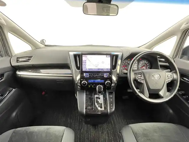 トヨタ アルファード S 千葉県 2019(令1)年 7万km ブラック 禁煙車/トヨタセーフティセンス/・プリクラッシュセーフティ/・オートマチックハイビーム /・レーンディパーチャーアラート（LDA）/・ロードサインアシスト（RSA）（道路標識認識支援）/・先行車発進お知らせ機能/アルパイン11型メモリナビ/　CD/DVD/BT/HDMI/フルセグTV/アルパインフリップダウンモニター/両側パワースライドドア/レーダークルーズコントロール/電子パーキング/オートホールド /ETC/プッシュスタート＆スマートキー/電動格納ミラー/フロアマット/純正18インチアルミホイール/LEDヘッドライト/フォグライト