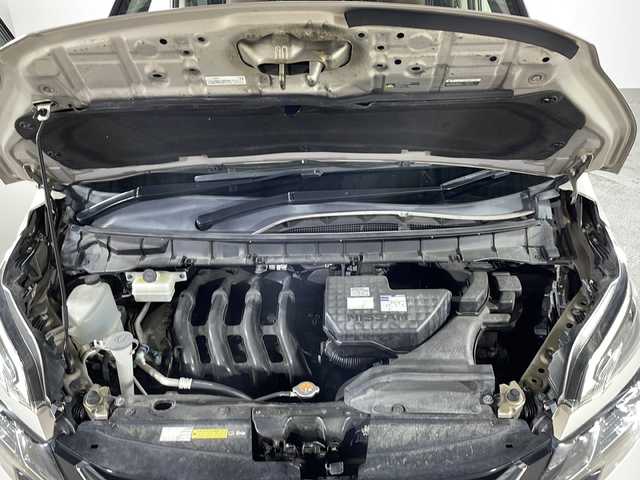 日産 セレナ ハイウェイスター 沖縄県 2017(平29)年 11.4万km カシミヤグレージュ 禁煙車/純正9インチナビ/AM/FM/CD/DVD/フルセグTV/Bluetooth/後席10インチモニター（TVM-FW1020）/バックカメラ/全方位カメラ/両側パワースライドドア/衝突軽減ブレーキ/車線逸脱警報/追従式クルーズコントロール/プロパイロット/後席エアコン/ETC/ドライブレコーダー前後/コーナーセンサー前後/オートライト/ABS/カーテンエアバッグ/保証書/取扱説明書/プッシュスタート/スペアキー有/シートカバー有