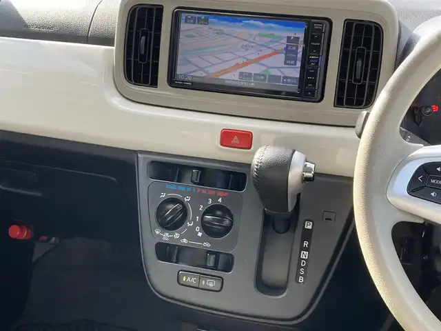 ダイハツ ミラ トコット X SA Ⅲ 静岡県 2018(平30)年 10.3万km セラミックグリーンM (株)IDOMが運営する【じしゃロン焼津店】の自社ローン対象車両になります。こちらは現金ご利用時の価格です。/自社ローンご希望の方は別途その旨お申付け下さい。/純正ＳＤナビ/（フルセグＴＶ/Ｂｌｕｅｔｏｏｔｈ接続/ＣＤ/ＤＶＤ/ミュージックサーバー）/衝突軽減ブレーキ/バックカメラ/前後コーナーセンサー/ＥＴＣ/ＬＥＤヘッドライト/オートハイビーム