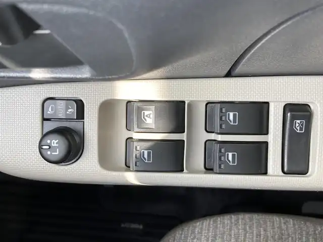 ダイハツ ミラ トコット X SA Ⅲ 静岡県 2018(平30)年 10.3万km セラミックグリーンM (株)IDOMが運営する【じしゃロン焼津店】の自社ローン対象車両になります。こちらは現金ご利用時の価格です。/自社ローンご希望の方は別途その旨お申付け下さい。/純正ＳＤナビ/（フルセグＴＶ/Ｂｌｕｅｔｏｏｔｈ接続/ＣＤ/ＤＶＤ/ミュージックサーバー）/衝突軽減ブレーキ/バックカメラ/前後コーナーセンサー/ＥＴＣ/ＬＥＤヘッドライト/オートハイビーム