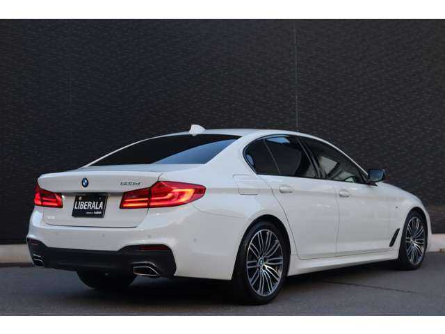 ＢＭＷ ５２３ｄ Mスポーツ 大分県 2019(平31)年 4.8万km アルピンホワイトⅢ ワンオーナー/インテリジェントセーフティ/純正ナビ/テレビ/Bluetooth/CD/DVD/全方位カメラ/黒革/全方位シートヒーター/パワーシート/パドルシフト/LEDヘッドライト/オートハイビーム/アンビエントライト/純正19インチAW/ミラー一体型ETC/ドライブレコーダー前後（Q-02）