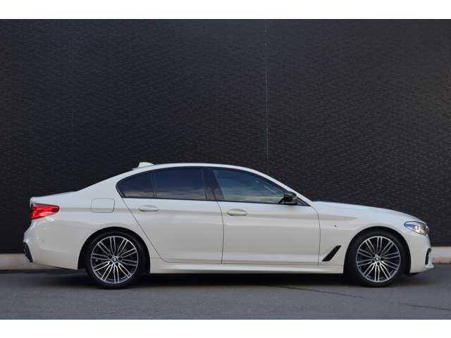 ＢＭＷ ５２３ｄ Mスポーツ 大分県 2019(平31)年 4.8万km アルピンホワイトⅢ ワンオーナー/インテリジェントセーフティ/純正ナビ/テレビ/Bluetooth/CD/DVD/全方位カメラ/黒革/全方位シートヒーター/パワーシート/パドルシフト/LEDヘッドライト/オートハイビーム/アンビエントライト/純正19インチAW/ミラー一体型ETC/ドライブレコーダー前後（Q-02）