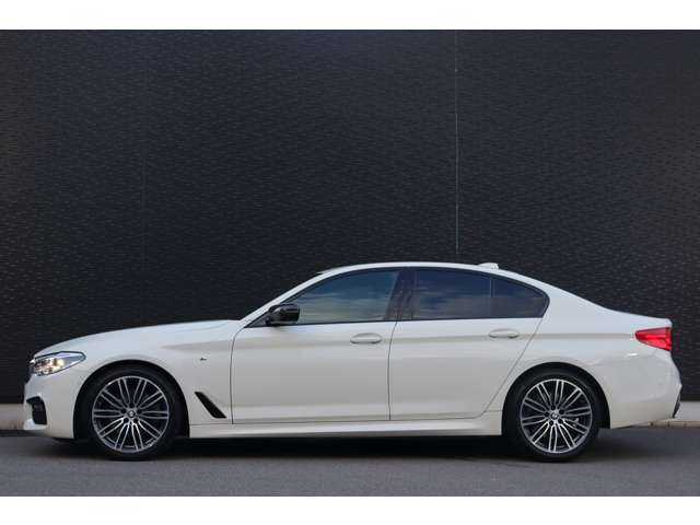 ＢＭＷ ５２３ｄ Mスポーツ 大分県 2019(平31)年 4.8万km アルピンホワイトⅢ ワンオーナー/インテリジェントセーフティ/純正ナビ/テレビ/Bluetooth/CD/DVD/全方位カメラ/黒革/全方位シートヒーター/パワーシート/パドルシフト/LEDヘッドライト/オートハイビーム/アンビエントライト/純正19インチAW/ミラー一体型ETC/ドライブレコーダー前後（Q-02）