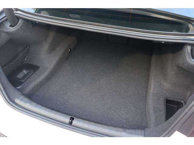 ＢＭＷ ５２３ｄ Mスポーツ 大分県 2019(平31)年 4.8万km アルピンホワイトⅢ ワンオーナー/インテリジェントセーフティ/純正ナビ/テレビ/Bluetooth/CD/DVD/全方位カメラ/黒革/全方位シートヒーター/パワーシート/パドルシフト/LEDヘッドライト/オートハイビーム/アンビエントライト/純正19インチAW/ミラー一体型ETC/ドライブレコーダー前後（Q-02）