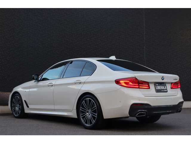 ＢＭＷ ５２３ｄ Mスポーツ 大分県 2019(平31)年 4.8万km アルピンホワイトⅢ ワンオーナー/インテリジェントセーフティ/純正ナビ/テレビ/Bluetooth/CD/DVD/全方位カメラ/黒革/全方位シートヒーター/パワーシート/パドルシフト/LEDヘッドライト/オートハイビーム/アンビエントライト/純正19インチAW/ミラー一体型ETC/ドライブレコーダー前後（Q-02）