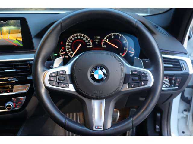 ＢＭＷ ５２３ｄ Mスポーツ 大分県 2019(平31)年 4.8万km アルピンホワイトⅢ ワンオーナー/インテリジェントセーフティ/純正ナビ/テレビ/Bluetooth/CD/DVD/全方位カメラ/黒革/全方位シートヒーター/パワーシート/パドルシフト/LEDヘッドライト/オートハイビーム/アンビエントライト/純正19インチAW/ミラー一体型ETC/ドライブレコーダー前後（Q-02）