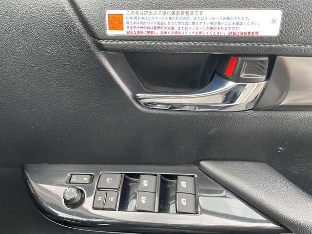 トヨタ ハイラックス Z GRスポーツ 秋田県 2024(令6)年 5万km スーパーホワイトⅡ オーバーランドスタイルキャンパー：FTPORTR 125/・垂直ポップアップルーフ/・スライドベッド/・デッキベッド/・LED室内照明/・シャワー蛇口＆シンク/・ロールブラインド＆ロール網戸付きサイドウィンド/FTPORTERオプション/・パイプガード/・エッジガード/・MAXXFAN7500K（リモコン付き）/・増設ウィンド：リアゲート/・増設ウィンド：フロントウィンド（小）/・ARB4x4：LED付きオーニング（ハードケースブラック）/・純正キャビンリアガラス：スライドウィンドに交換済/・LINE-Xスプレーオンベッドライナー/・ゴールゼロ：YETI 1000X 120Vポータブルバッテリー/リフトアップ：フロント2.5インチ/リア1インチ/社外サイドステップ/純正ディスプレイオーディオ/AM/FM/BT/USB/Miracast/パノラミックビュー/レーダークルーズコントロール/プリクラッシュセーフティ/クリアランスソナー/リアデフロック/アイドリングストップ/パドルシフト/ハーフレザーシート/パワーシート/オートライト/LEDヘッドライト/プッシュスタート/フロアマット/ETC