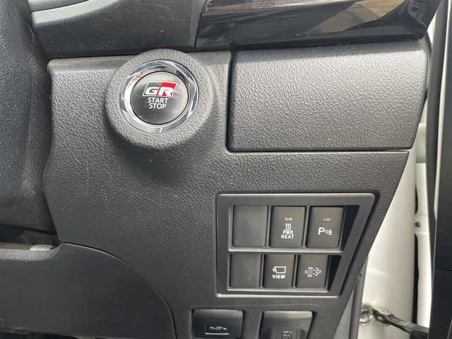 トヨタ ハイラックス Z GRスポーツ 秋田県 2024(令6)年 5万km スーパーホワイトⅡ オーバーランドスタイルキャンパー：FTPORTR 125/・垂直ポップアップルーフ/・スライドベッド/・デッキベッド/・LED室内照明/・シャワー蛇口＆シンク/・ロールブラインド＆ロール網戸付きサイドウィンド/FTPORTERオプション/・パイプガード/・エッジガード/・MAXXFAN7500K（リモコン付き）/・増設ウィンド：リアゲート/・増設ウィンド：フロントウィンド（小）/・ARB4x4：LED付きオーニング（ハードケースブラック）/・純正キャビンリアガラス：スライドウィンドに交換済/・LINE-Xスプレーオンベッドライナー/・ゴールゼロ：YETI 1000X 120Vポータブルバッテリー/リフトアップ：フロント2.5インチ/リア1インチ/社外サイドステップ/純正ディスプレイオーディオ/AM/FM/BT/USB/Miracast/パノラミックビュー/レーダークルーズコントロール/プリクラッシュセーフティ/クリアランスソナー/リアデフロック/アイドリングストップ/パドルシフト/ハーフレザーシート/パワーシート/オートライト/LEDヘッドライト/プッシュスタート/フロアマット/ETC