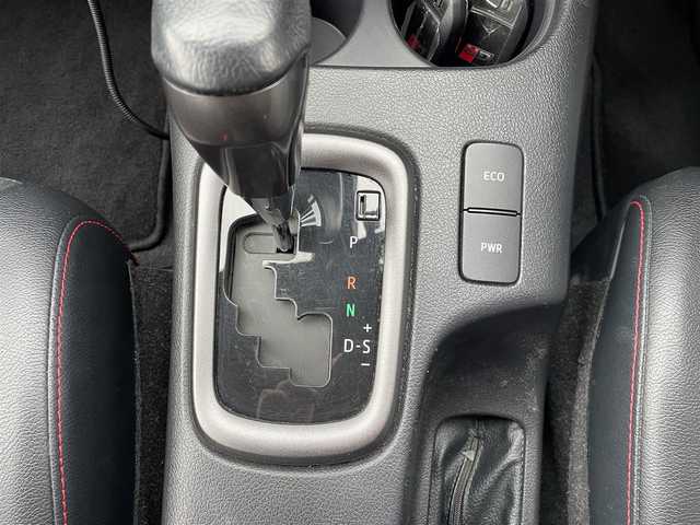 トヨタ ハイラックス Z GRスポーツ 秋田県 2024(令6)年 5万km スーパーホワイトⅡ オーバーランドスタイルキャンパー：FTPORTR 125/・垂直ポップアップルーフ/・スライドベッド/・デッキベッド/・LED室内照明/・シャワー蛇口＆シンク/・ロールブラインド＆ロール網戸付きサイドウィンド/FTPORTERオプション/・パイプガード/・エッジガード/・MAXXFAN7500K（リモコン付き）/・増設ウィンド：リアゲート/・増設ウィンド：フロントウィンド（小）/・ARB4x4：LED付きオーニング（ハードケースブラック）/・純正キャビンリアガラス：スライドウィンドに交換済/・LINE-Xスプレーオンベッドライナー/・ゴールゼロ：YETI 1000X 120Vポータブルバッテリー/リフトアップ：フロント2.5インチ/リア1インチ/社外サイドステップ/純正ディスプレイオーディオ/AM/FM/BT/USB/Miracast/パノラミックビュー/レーダークルーズコントロール/プリクラッシュセーフティ/クリアランスソナー/リアデフロック/アイドリングストップ/パドルシフト/ハーフレザーシート/パワーシート/オートライト/LEDヘッドライト/プッシュスタート/フロアマット/ETC