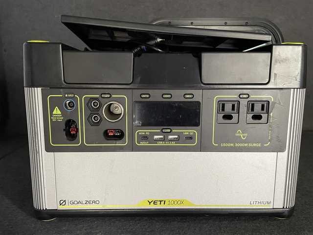 トヨタ ハイラックス Z GRスポーツ 秋田県 2024(令6)年 5万km スーパーホワイトⅡ オーバーランドスタイルキャンパー：FTPORTR 125/・垂直ポップアップルーフ/・スライドベッド/・デッキベッド/・LED室内照明/・シャワー蛇口＆シンク/・ロールブラインド＆ロール網戸付きサイドウィンド/FTPORTERオプション/・パイプガード/・エッジガード/・MAXXFAN7500K（リモコン付き）/・増設ウィンド：リアゲート/・増設ウィンド：フロントウィンド（小）/・ARB4x4：LED付きオーニング（ハードケースブラック）/・純正キャビンリアガラス：スライドウィンドに交換済/・LINE-Xスプレーオンベッドライナー/・ゴールゼロ：YETI 1000X 120Vポータブルバッテリー/リフトアップ：フロント2.5インチ/リア1インチ/社外サイドステップ/純正ディスプレイオーディオ/AM/FM/BT/USB/Miracast/パノラミックビュー/レーダークルーズコントロール/プリクラッシュセーフティ/クリアランスソナー/リアデフロック/アイドリングストップ/パドルシフト/ハーフレザーシート/パワーシート/オートライト/LEDヘッドライト/プッシュスタート/フロアマット/ETC