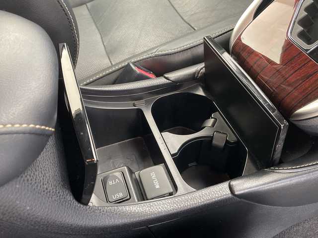 トヨタ ハリアー プレミアム 愛知県 2016(平28)年 3.6万km ホワイトパールクリスタルシャイン ワンオーナー/純正メモリナビ/フルセグテレビ/バックカメラ/Bluetooth/アイドリングストップ/ウィンカーミラー/クルーズコントロール/プッシュスタート/パワーバックドア/ETC/シートヒーター