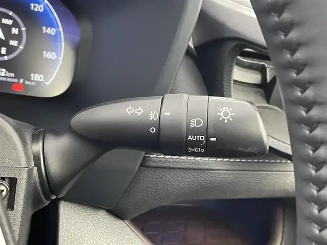 トヨタ ＲＡＶ４ 埼玉県 2022(令4)年 5万km プラチナホワイトパールマイカ ＴＲＤエアロ　ムーンルーフ　純正１０．５インチディスプレイオーディオ　パノラミックビューモニター　ＢＳＭ　ビルトインＥＴＣ２．０　前後ドラレコ　レーダークルーズ　デジタルインナーミラー　ＡＣ１００Ｖ