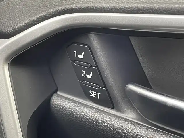 トヨタ ＲＡＶ４ 埼玉県 2022(令4)年 5万km プラチナホワイトパールマイカ ＴＲＤエアロ　ムーンルーフ　純正１０．５インチディスプレイオーディオ　パノラミックビューモニター　ＢＳＭ　ビルトインＥＴＣ２．０　前後ドラレコ　レーダークルーズ　デジタルインナーミラー　ＡＣ１００Ｖ