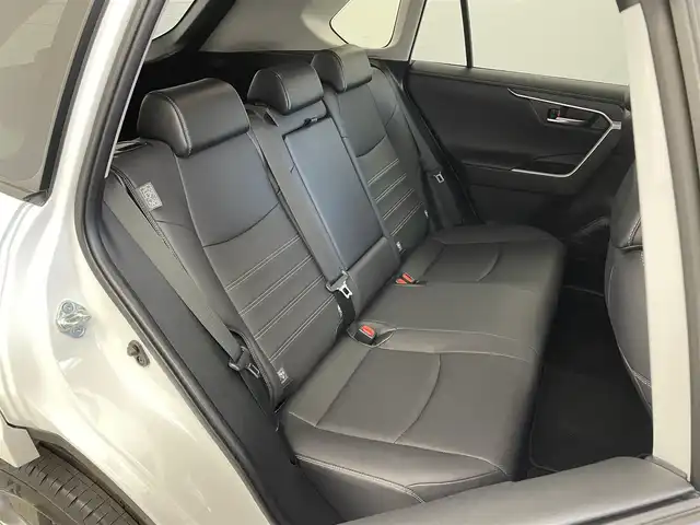 トヨタ ＲＡＶ４ 埼玉県 2022(令4)年 5万km プラチナホワイトパールマイカ ＴＲＤエアロ　ムーンルーフ　純正１０．５インチディスプレイオーディオ　パノラミックビューモニター　ＢＳＭ　ビルトインＥＴＣ２．０　前後ドラレコ　レーダークルーズ　デジタルインナーミラー　ＡＣ１００Ｖ