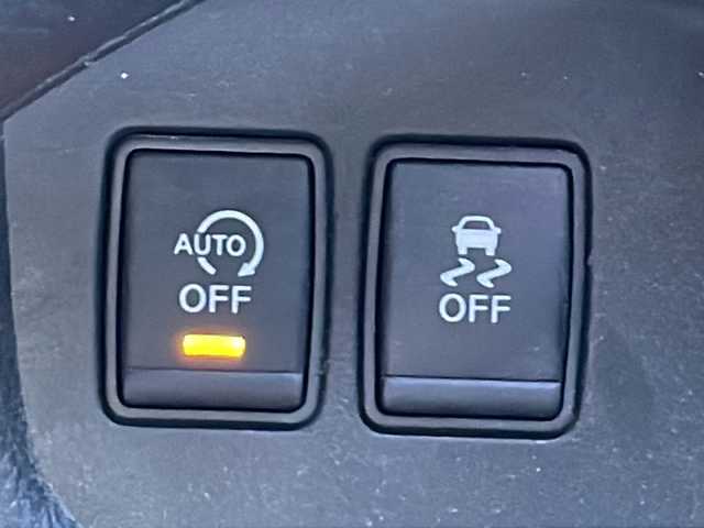 日産 セレナ ハイウェイスター Vセレ +Safty 香川県 2014(平26)年 7.5万km ブリリアントホワイトパール カロッツェリアメモリナビ（AVIC-MRZ089）/・Bluetooth接続/・AM/FM/・CD/DVD/・フルセグTV/アラウンドビューモニター/踏み間違い衝突防止アシスト/ふらつき警報/エマージェンシーブレーキ/クルーズコントロール/クリアランスソナー/車線逸脱警報/横滑り防止装置/ヒルスタートアシスト/LEDヘッドランプ/フォグランプ/ワンタッチ両側電動スライドドア/後席パーソナルテーブル/ロールサンシェード/ウィンカーミラー/ビルトインETC/純正ドアバイザー/純正フロアマット/純正16インチアルミホイール/後方ドライブレコーダー/アイドリングストップ/プッシュスタート/スマートキー/スペアキー