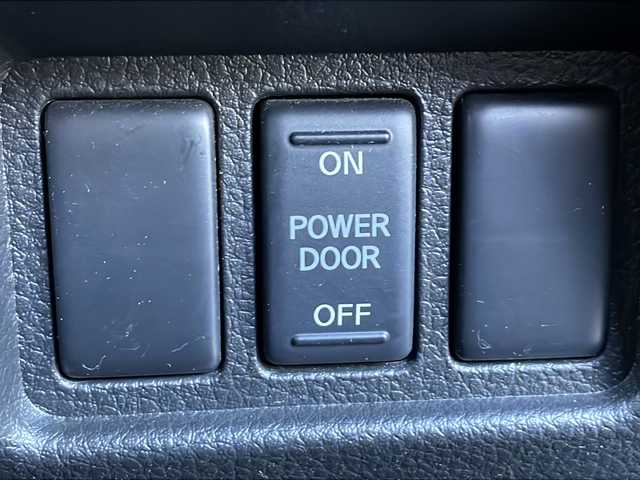 日産 セレナ ハイウェイスター Vセレ +Safty 香川県 2014(平26)年 7.5万km ブリリアントホワイトパール カロッツェリアメモリナビ（AVIC-MRZ089）/・Bluetooth接続/・AM/FM/・CD/DVD/・フルセグTV/アラウンドビューモニター/踏み間違い衝突防止アシスト/ふらつき警報/エマージェンシーブレーキ/クルーズコントロール/クリアランスソナー/車線逸脱警報/横滑り防止装置/ヒルスタートアシスト/LEDヘッドランプ/フォグランプ/ワンタッチ両側電動スライドドア/後席パーソナルテーブル/ロールサンシェード/ウィンカーミラー/ビルトインETC/純正ドアバイザー/純正フロアマット/純正16インチアルミホイール/後方ドライブレコーダー/アイドリングストップ/プッシュスタート/スマートキー/スペアキー