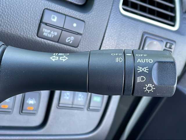 日産 セレナ ハイウェイスター Vセレ +Safty 香川県 2014(平26)年 7.5万km ブリリアントホワイトパール カロッツェリアメモリナビ（AVIC-MRZ089）/・Bluetooth接続/・AM/FM/・CD/DVD/・フルセグTV/アラウンドビューモニター/踏み間違い衝突防止アシスト/ふらつき警報/エマージェンシーブレーキ/クルーズコントロール/クリアランスソナー/車線逸脱警報/横滑り防止装置/ヒルスタートアシスト/LEDヘッドランプ/フォグランプ/ワンタッチ両側電動スライドドア/後席パーソナルテーブル/ロールサンシェード/ウィンカーミラー/ビルトインETC/純正ドアバイザー/純正フロアマット/純正16インチアルミホイール/後方ドライブレコーダー/アイドリングストップ/プッシュスタート/スマートキー/スペアキー