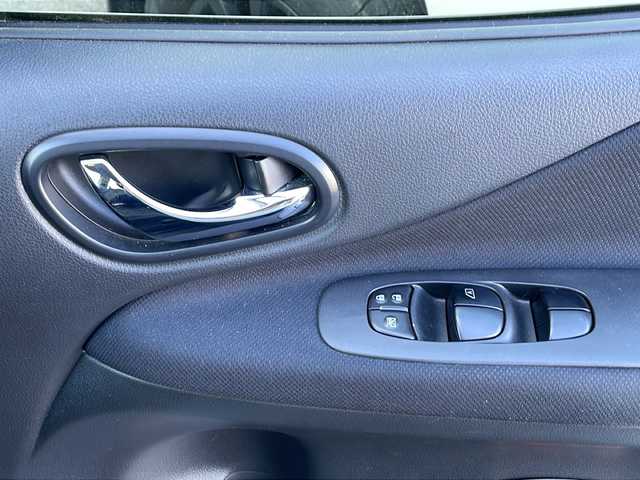 日産 セレナ ハイウェイスター Vセレ +Safty 香川県 2014(平26)年 7.5万km ブリリアントホワイトパール カロッツェリアメモリナビ（AVIC-MRZ089）/・Bluetooth接続/・AM/FM/・CD/DVD/・フルセグTV/アラウンドビューモニター/踏み間違い衝突防止アシスト/ふらつき警報/エマージェンシーブレーキ/クルーズコントロール/クリアランスソナー/車線逸脱警報/横滑り防止装置/ヒルスタートアシスト/LEDヘッドランプ/フォグランプ/ワンタッチ両側電動スライドドア/後席パーソナルテーブル/ロールサンシェード/ウィンカーミラー/ビルトインETC/純正ドアバイザー/純正フロアマット/純正16インチアルミホイール/後方ドライブレコーダー/アイドリングストップ/プッシュスタート/スマートキー/スペアキー