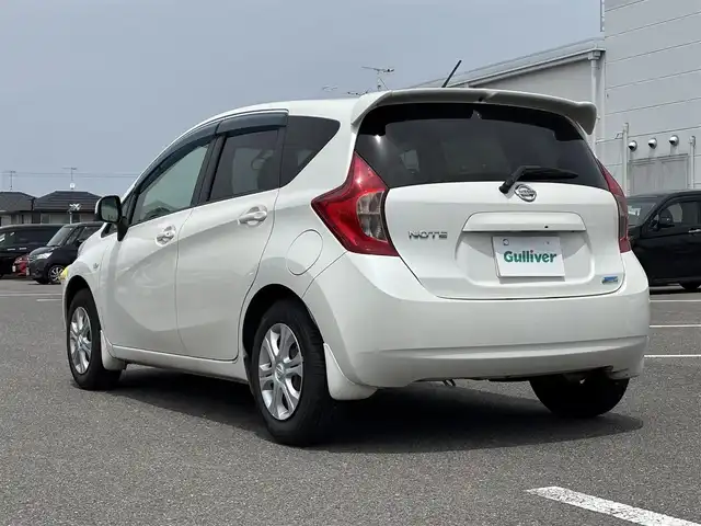 日産 ノート X 大分県 2013(平25)年 9.3万km ブリリアントホワイトパール ・純正ナビ(CD.SD.USB.AUX)/・フルセグテレビ/・フロアマット/・アイドリングストップ/・ドアバイザー/・スマートキー/・プッシュスタート