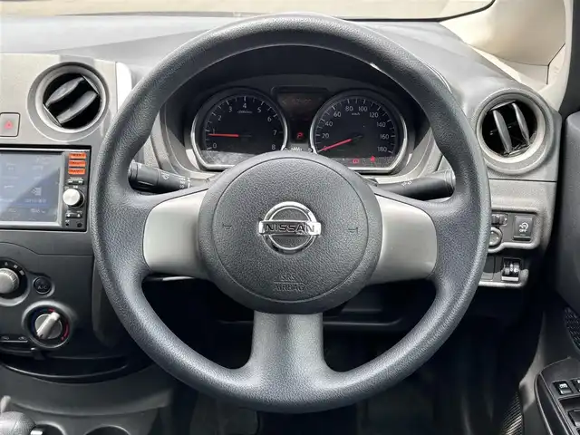 日産 ノート X 大分県 2013(平25)年 9.3万km ブリリアントホワイトパール ・純正ナビ(CD.SD.USB.AUX)/・フルセグテレビ/・フロアマット/・アイドリングストップ/・ドアバイザー/・スマートキー/・プッシュスタート